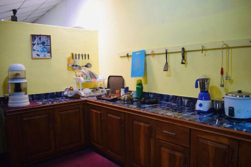 Η κουζίνα ή μικρή κουζίνα στο Nandana Villa Induruwa