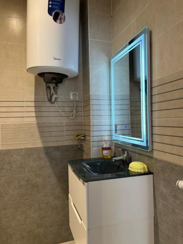 a bathroom with a sink and a mirror at Résidence Guebbas in Skikda