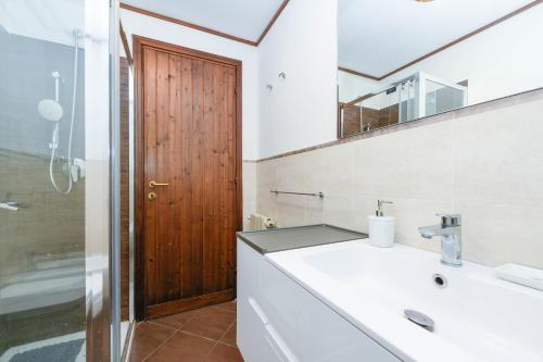 a bathroom with a sink and a mirror at Villa Maria by Garda FeWo in Moniga