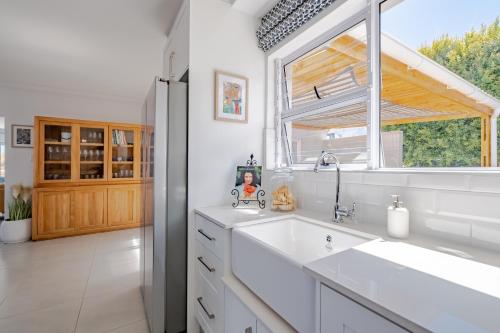 Ένα μπάνιο στο Serenity on 6th Luxury holiday home