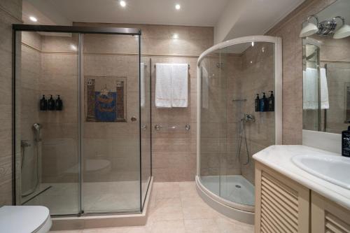 Coral Serviced Apartments with Sea View and Balcony