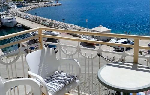 Beautiful Apartment In Podgora