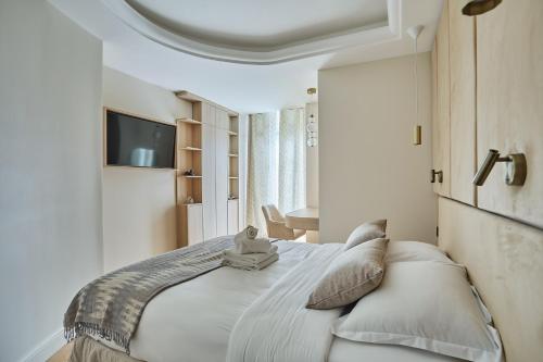Incredible Le Marais apartment with Terrace
