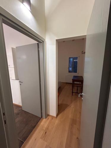 Μια τηλεόραση ή/και κέντρο ψυχαγωγίας στο Emilia94