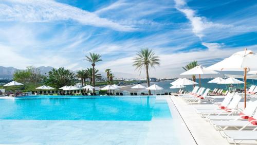 Crowne Plaza Muscat by IHG — Swimming pool