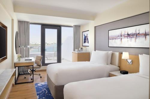 Crowne Plaza Muscat by IHG — Balcony/Terrace