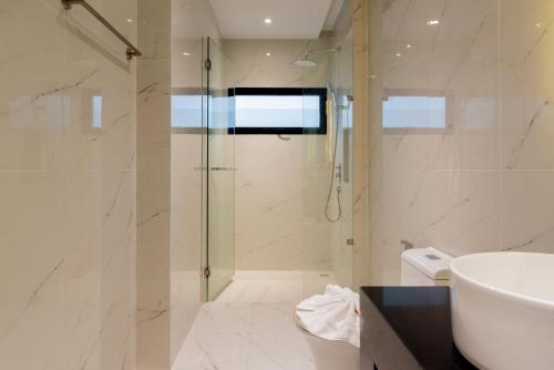 Koupelna v ubytování Sea View Chaweng Noi Villa Luxury