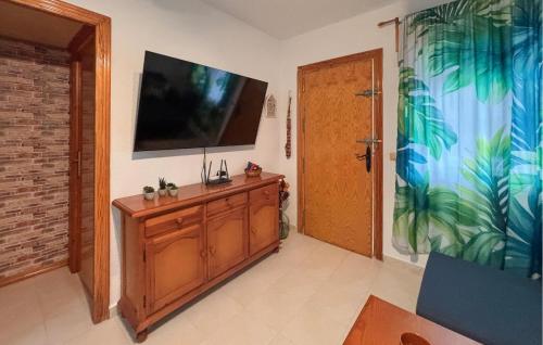 Three Bedroom Cozy Apartment In Torrevieja