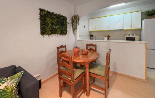 Three Bedroom Cozy Apartment In Torrevieja
