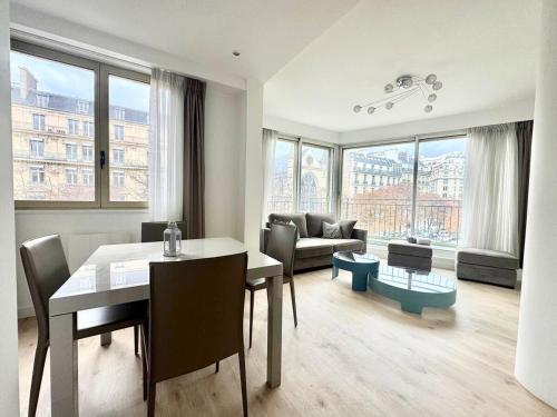 Luxury Paris Apt, Eiffel View, Golden Triangle