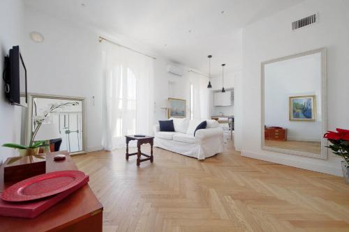 YCH - Luce ed eleganza a Corso Italia