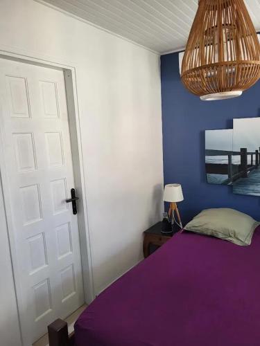 Ένα ή περισσότερα κρεβάτια σε δωμάτιο στο Appartement lumineux avec terrasse à Les Trois-Îlets