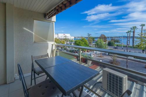 Balkón nebo terasa v ubytování L’Escapade Bandolaise Terrace with Sea View At the Port in Central Band