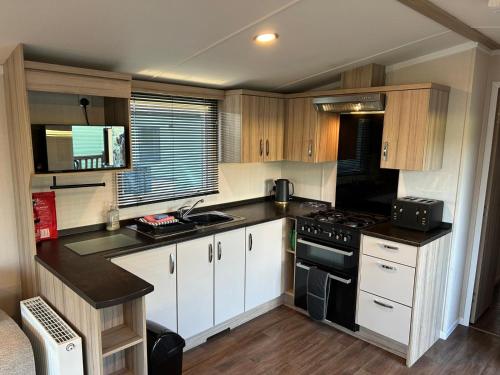 Køkken eller tekøkken på Holiday home by the river Nidd 5