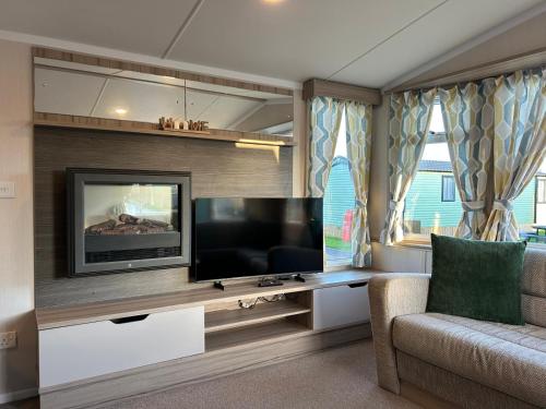 Et tv og/eller underholdning på Holiday home by the river Nidd 5