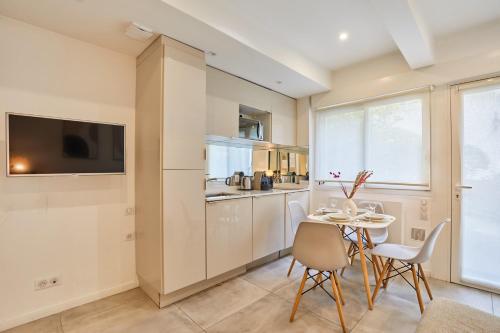 Apartment Le Marais Place des Vosges by Studio prestige