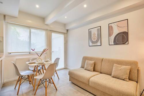 Apartment Le Marais Place des Vosges by Studio prestige