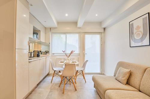 Apartment Le Marais Place des Vosges by Studio prestige