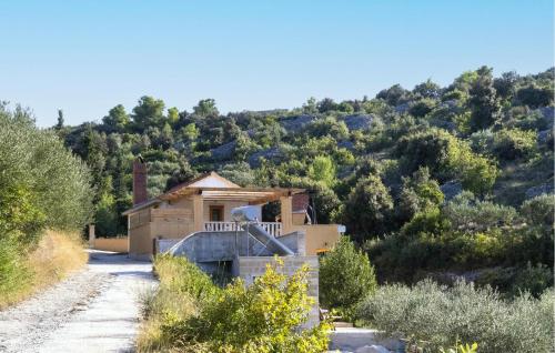 Beautiful Home In Supetar With Wifi