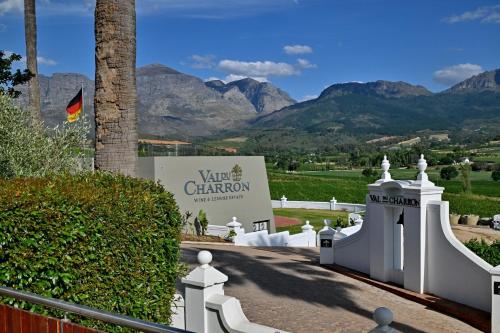 Nespecifikovaný výhled na hory nebo výhled na hory při pohledu z penzionu