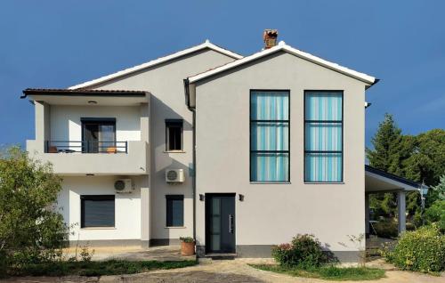 2 Bedroom Lovely Apartment In Barban