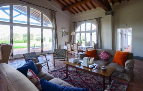 a living room with couches and a table at Beautiful Home In Ansedonia in Ansedónia