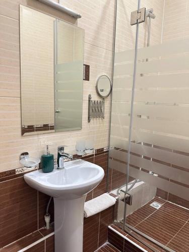 Et badeværelse på Tanzharik Hotel