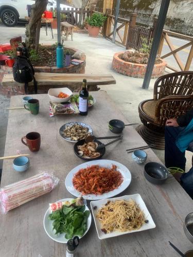 Φαγητό σε αυτό το δωμάτιο σε οικογενειακή κατοικία ή κάπου εκεί κοντά