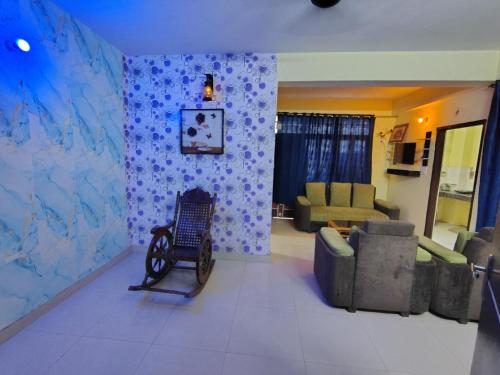 Χώρος καθιστικού στο Luxury Retreat 3 BHK Flat For Family and Group Homestay, Prime Location Near Kashi Vishwanath Temple