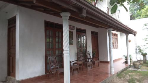 Το κτήριο όπου στεγάζεται  the country house