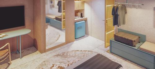 Un modelo de un baño con un televisor y una habitación. en Hotel Ben Marsalforn Affiliated by Meliá, en Marsalforn