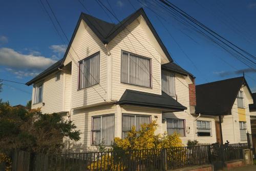 Το κτήριο όπου στεγάζεται  η παραθεριστική κατοικία