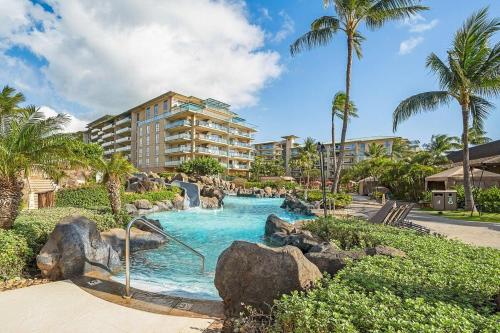 Πισίνα στο ή κοντά στο Honua Kai 1024 · HK 1024 Updated Beachfront Luxury Condo w Pool