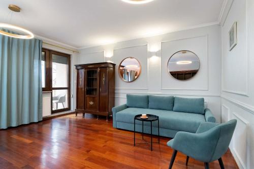 Stylish Family Apartment with Parking and 2 Balcony by Noclegi Renters