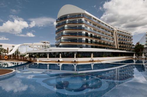 Bazén v ubytování Rubi Platinum Sign nebo v jeho okolí