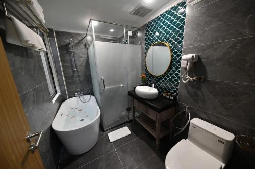 Phòng tắm tại Dong Xuan Boutique Hotel