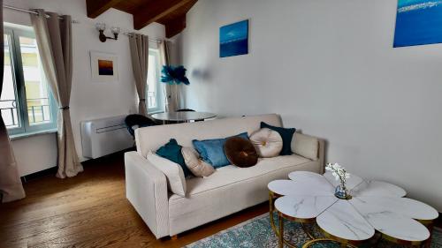 LB Vacation Rentals I Luxury Penthouse Suite 47m2 I Casa d'Azur