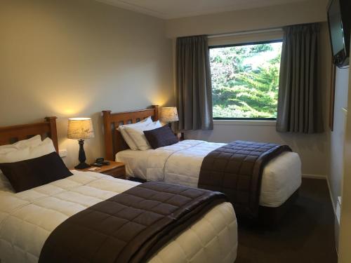 Postel nebo postele na pokoji v ubytování Lake Roxburgh Lodge