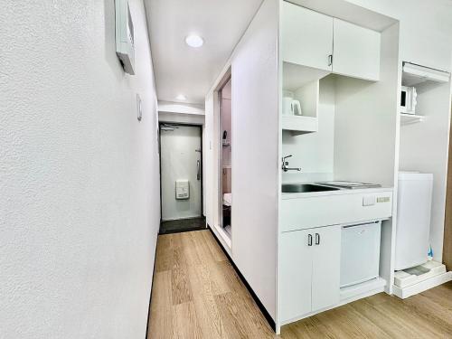 Kabukicho Designer's Apt X