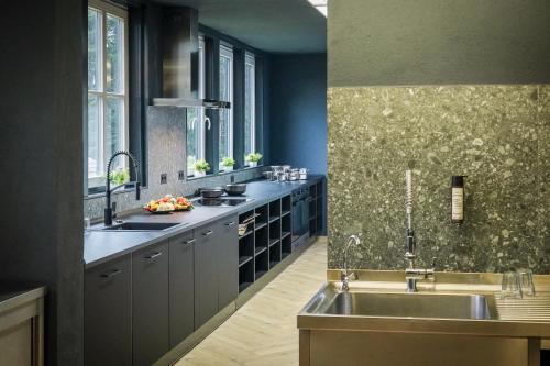 Kuchyň nebo kuchyňský kout v ubytování Ourhan Zwieselberg Luxury Group House up to 60 Persons