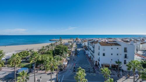 VACATION MARBELLA I Puerto Banus Sea Front, Best Sea View, NEW Decoration, BBQ, 24-7 Security, Pool