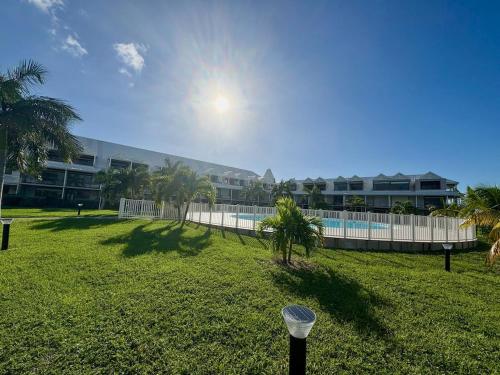Infinity View Beach House, 2 bdr में या उसके करीब स्विमिंग पूल