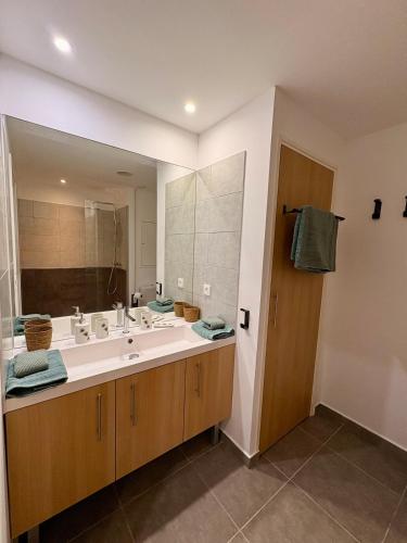 Infinity View Beach House, 2 bdr पर एक बाथरूम