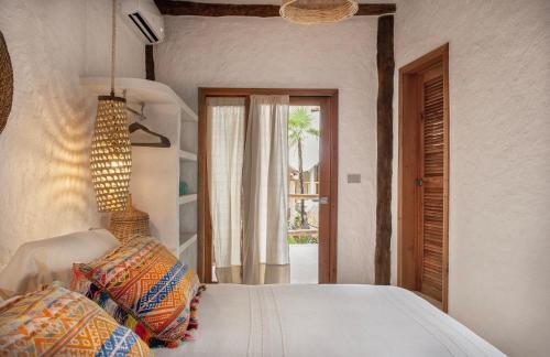 Postel nebo postele na pokoji v ubytování Mawimbi Boutique Hotel