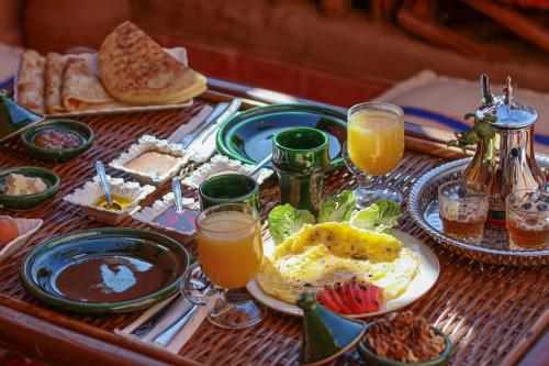 Jídlo v hotelu nebo okolí