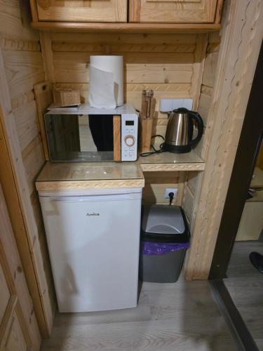 O bucătărie sau chicinetă la Bacóweczka