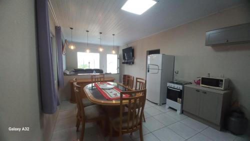 Η κουζίνα ή μικρή κουζίνα στο Casa a Grande Família