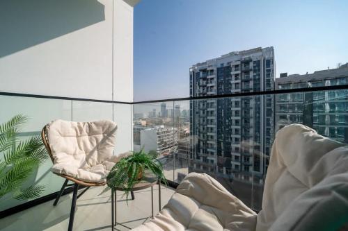 Beautifully Furnished Studio in Binghatti Azure