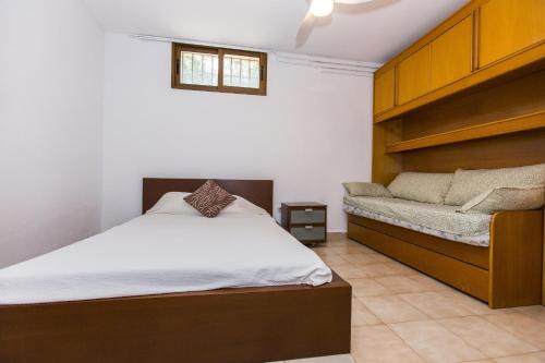 057 Villa Altair