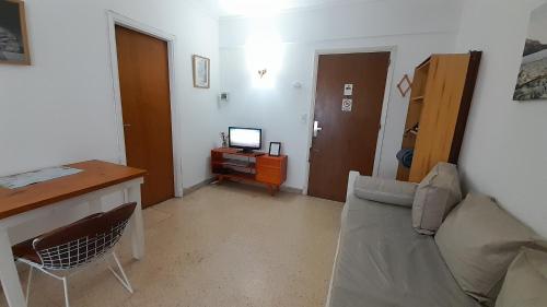 TV a/nebo společenská místnost v ubytování Tu dpto en Mardel